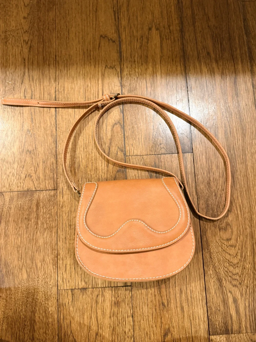 Universal Thread Tan Crossbody Saddle Bag with Contrast Stitching